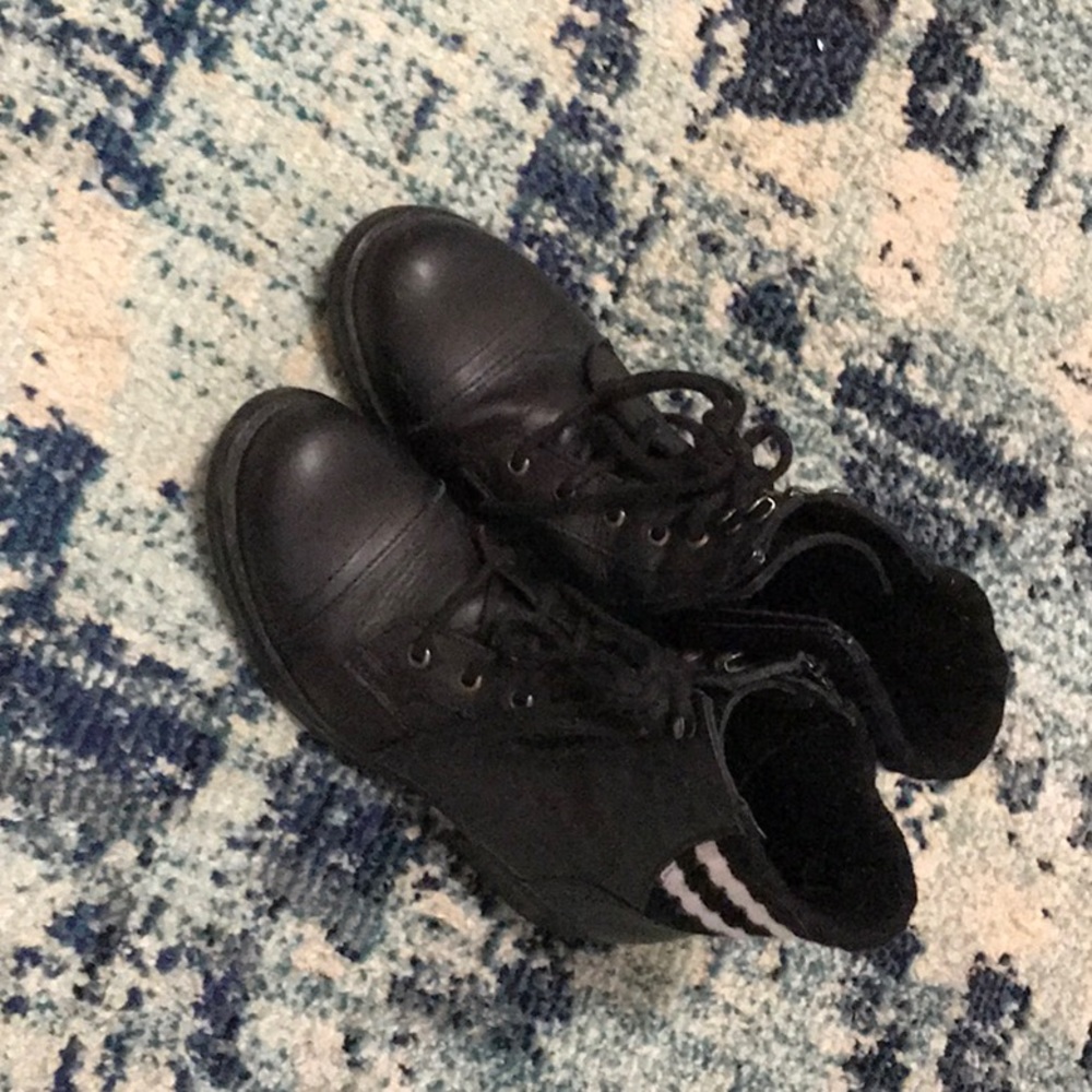 Black Steve Madden boots!